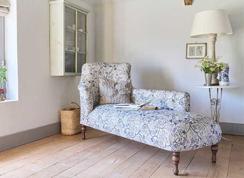 Anglesey RHF Chaise in RHS Gertrude Jekyll Linen Cotton Blend Navy